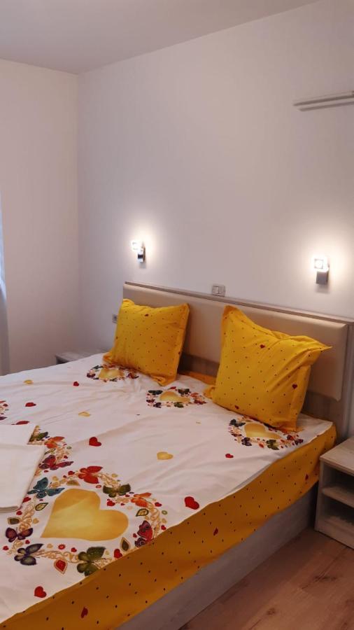 Calypso Rooms Fagaras Ngoại thất bức ảnh