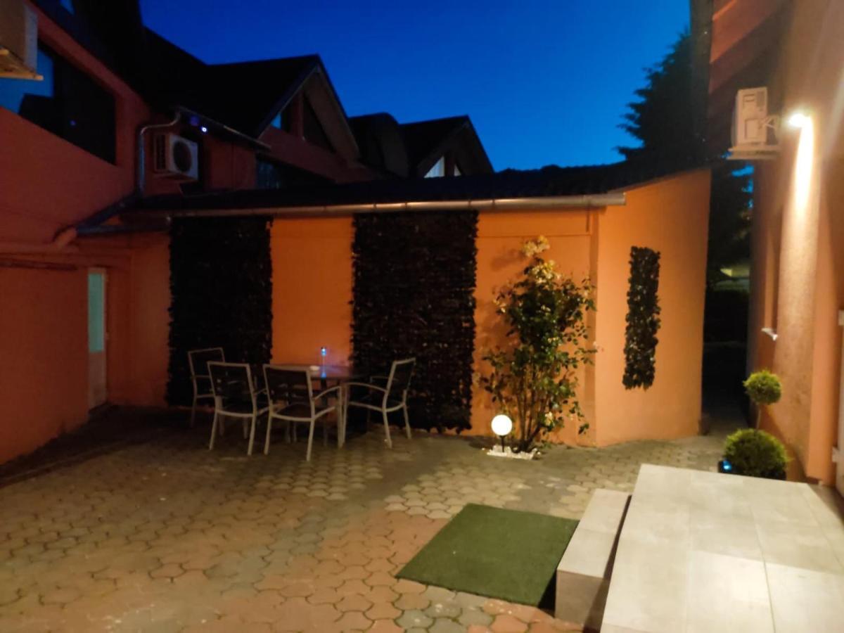 Calypso Rooms Fagaras Ngoại thất bức ảnh