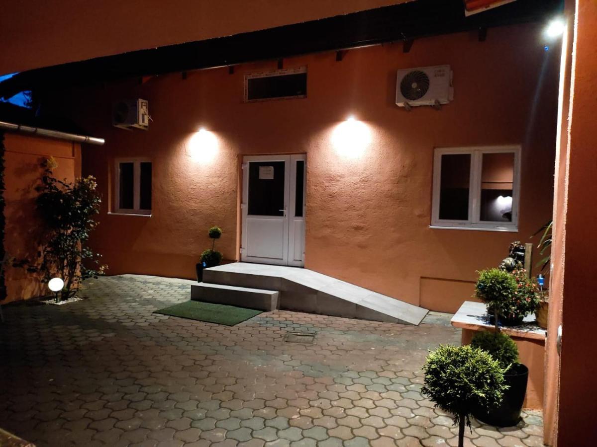 Calypso Rooms Fagaras Ngoại thất bức ảnh