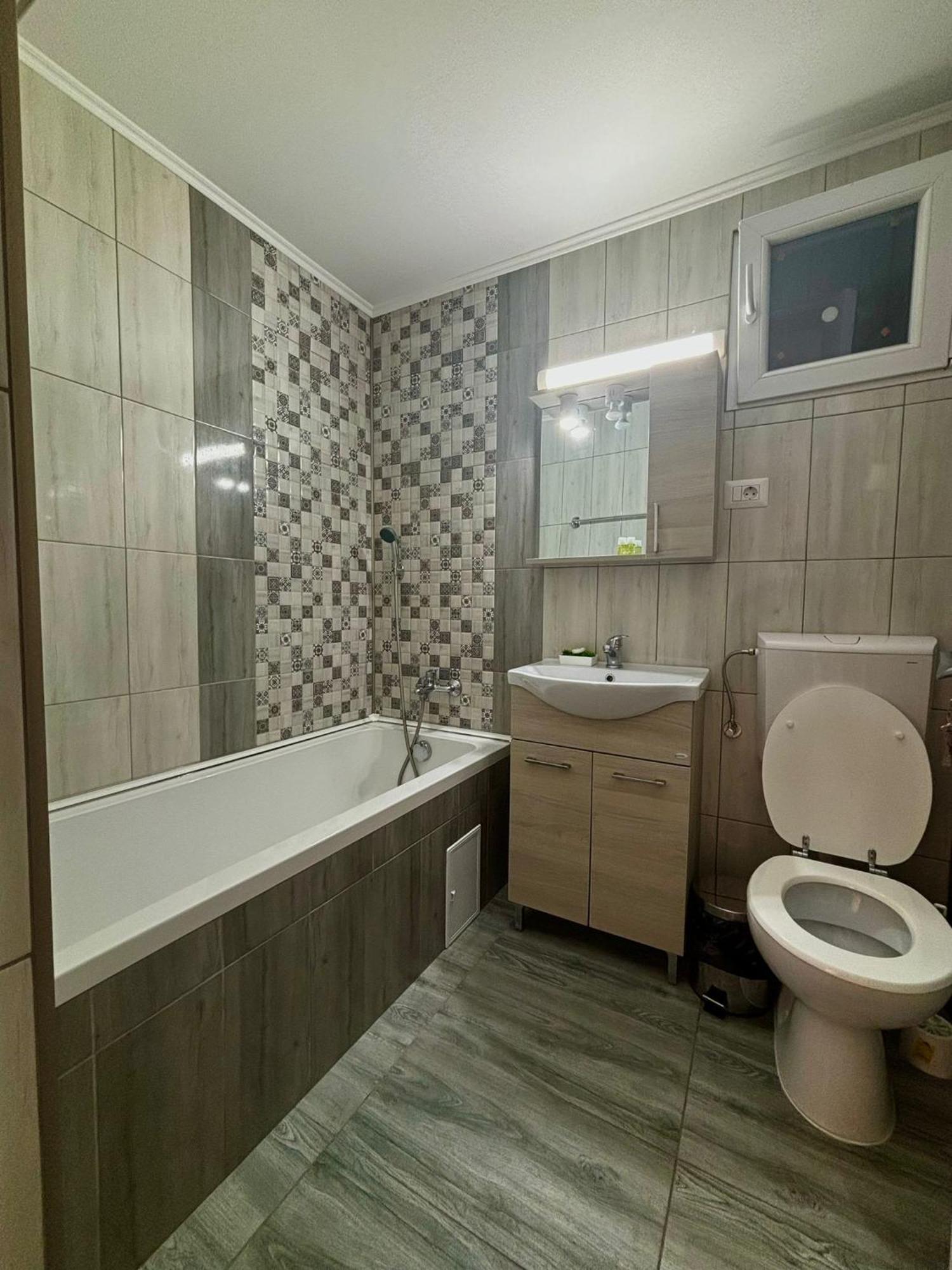 Calypso Rooms Fagaras Ngoại thất bức ảnh