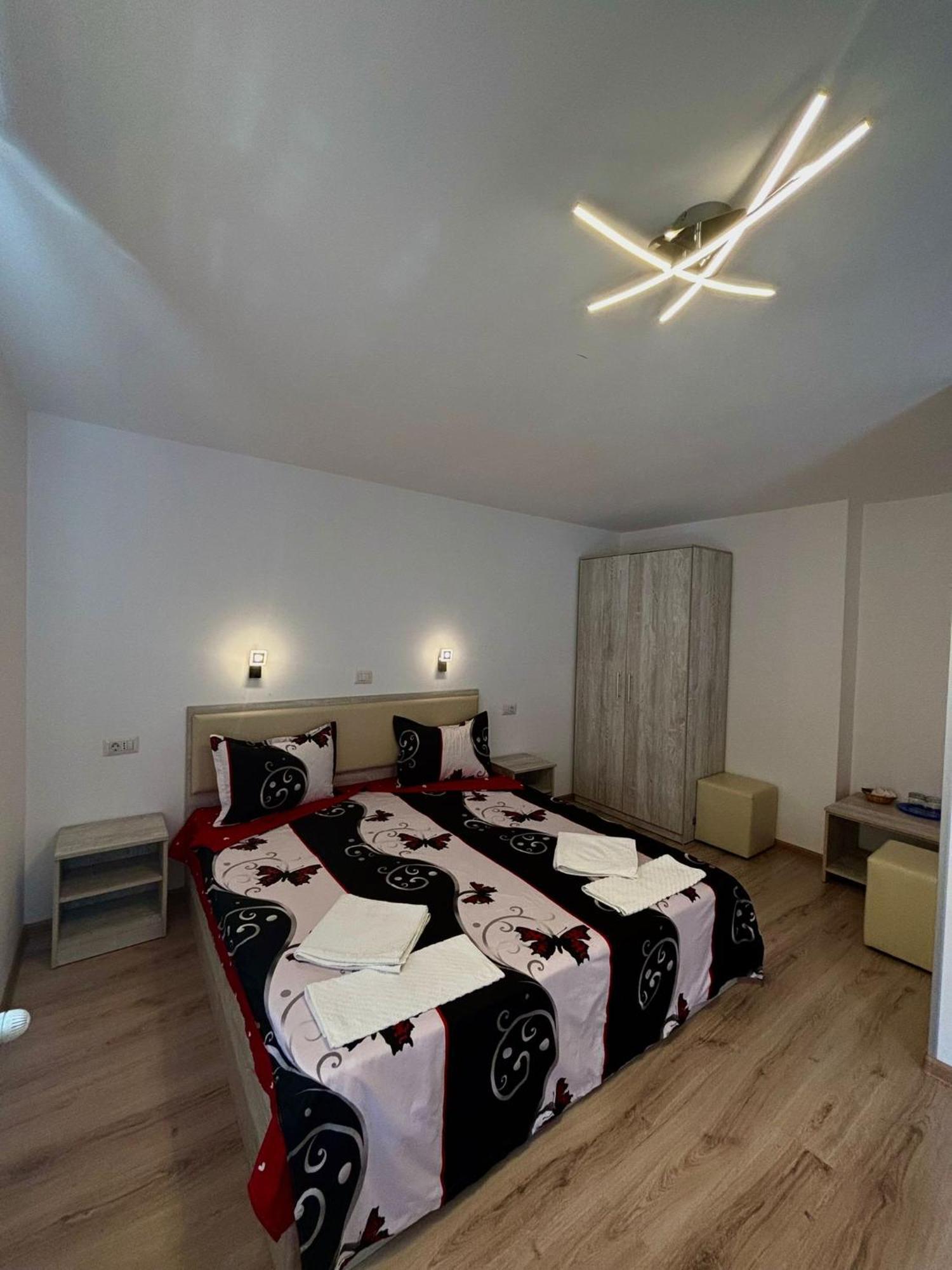Calypso Rooms Fagaras Ngoại thất bức ảnh